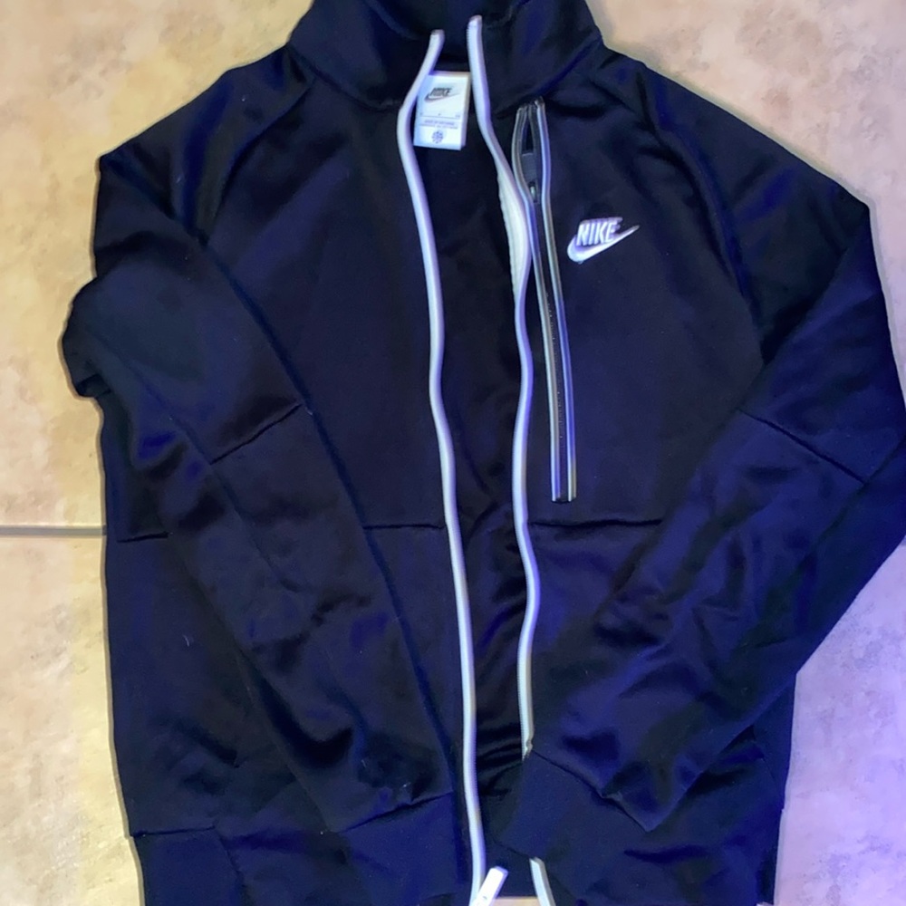 Nike zip up jacket size- small